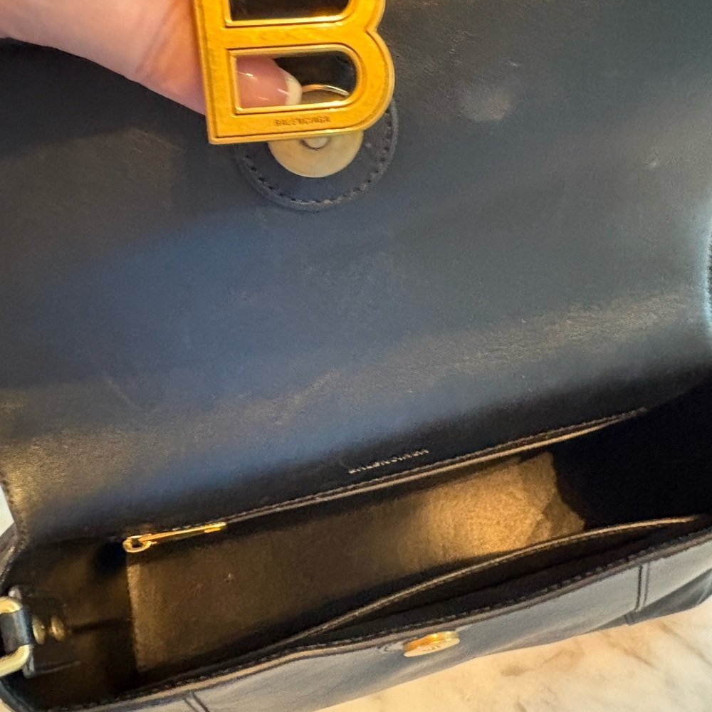 Balenciaga Black Leather Shoulder Bag with Gold Chain AUTHENTIC - Picture 4 of 7